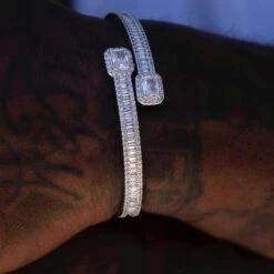 Baguette Clip Bracelet In White Gold