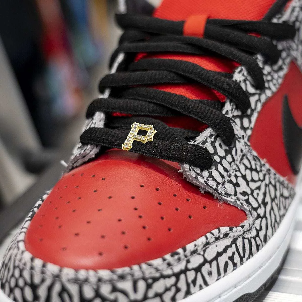 Pittsburgh Pirates Shoelace Charm - Image 2